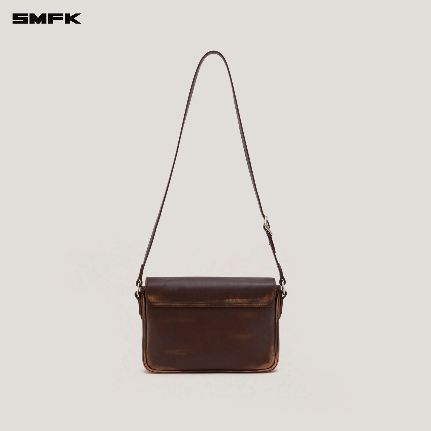 COMPASS BADGE Patina Leather Flip Bag Medium Wild Horse Brown Patina