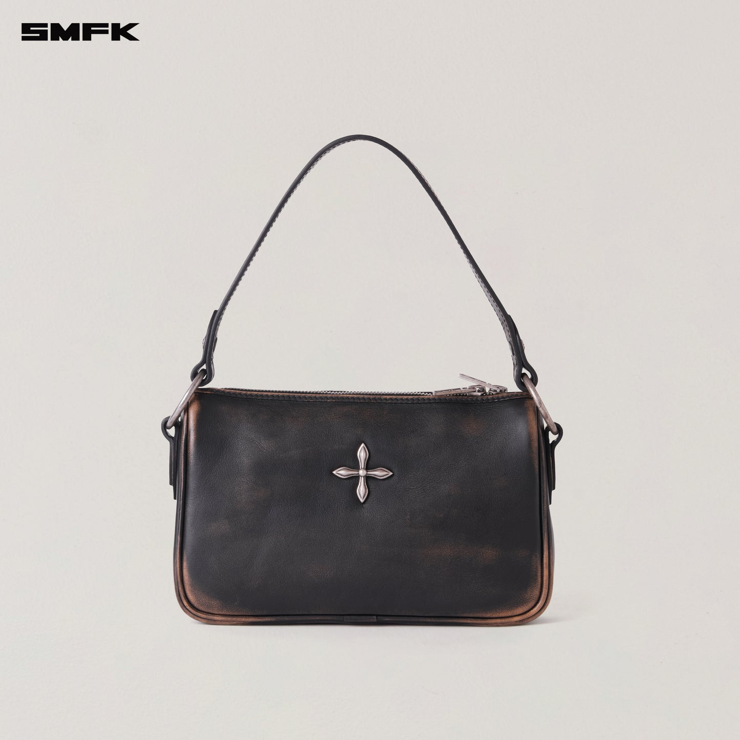 COMPASS BADGE HANDCRAFT PATINA LEATHER SHOULDER/MEDIUM Wild Black Patina