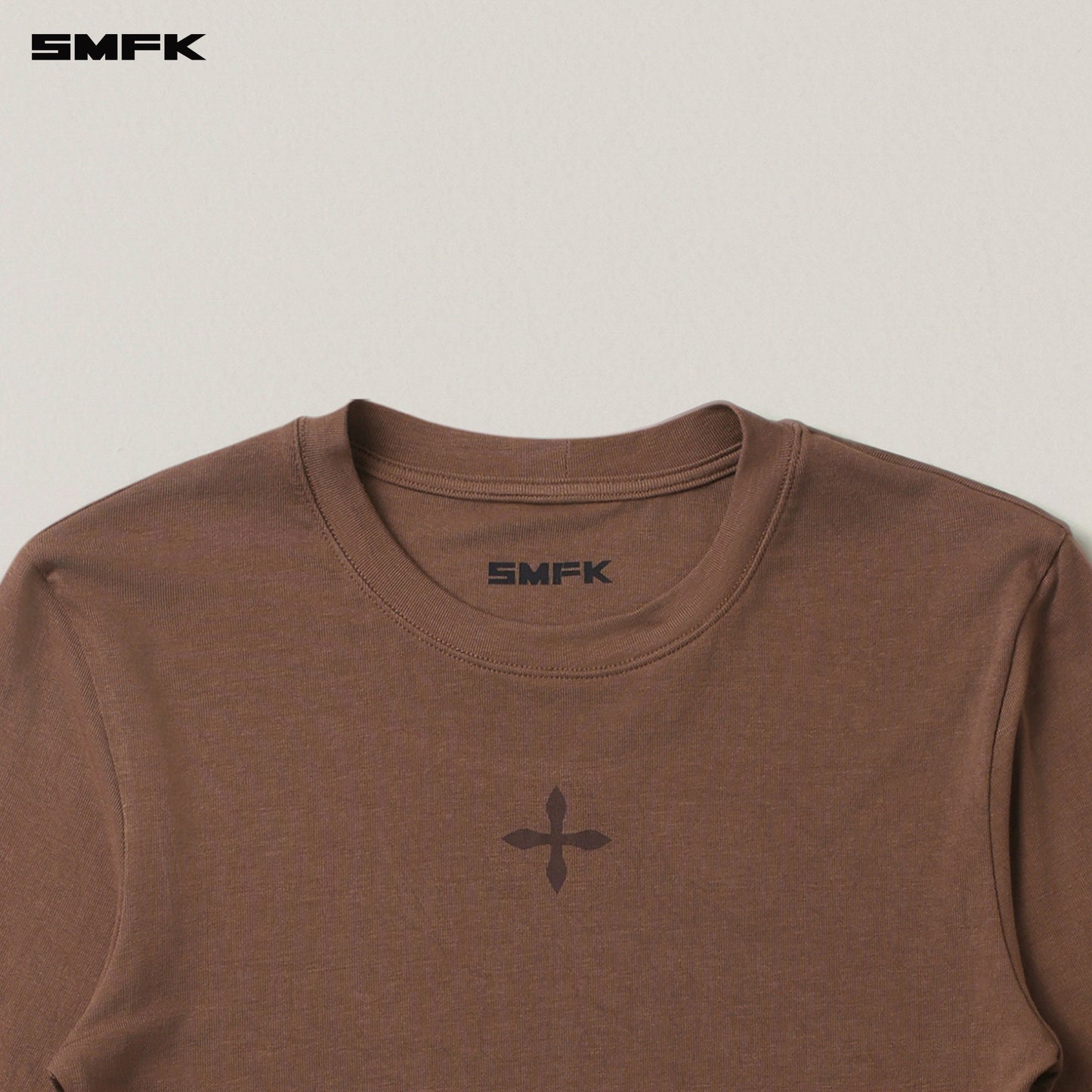 COMPASS
ORIGINAL BADGE Slim-fit Sports Pullover Wild Horse Brown