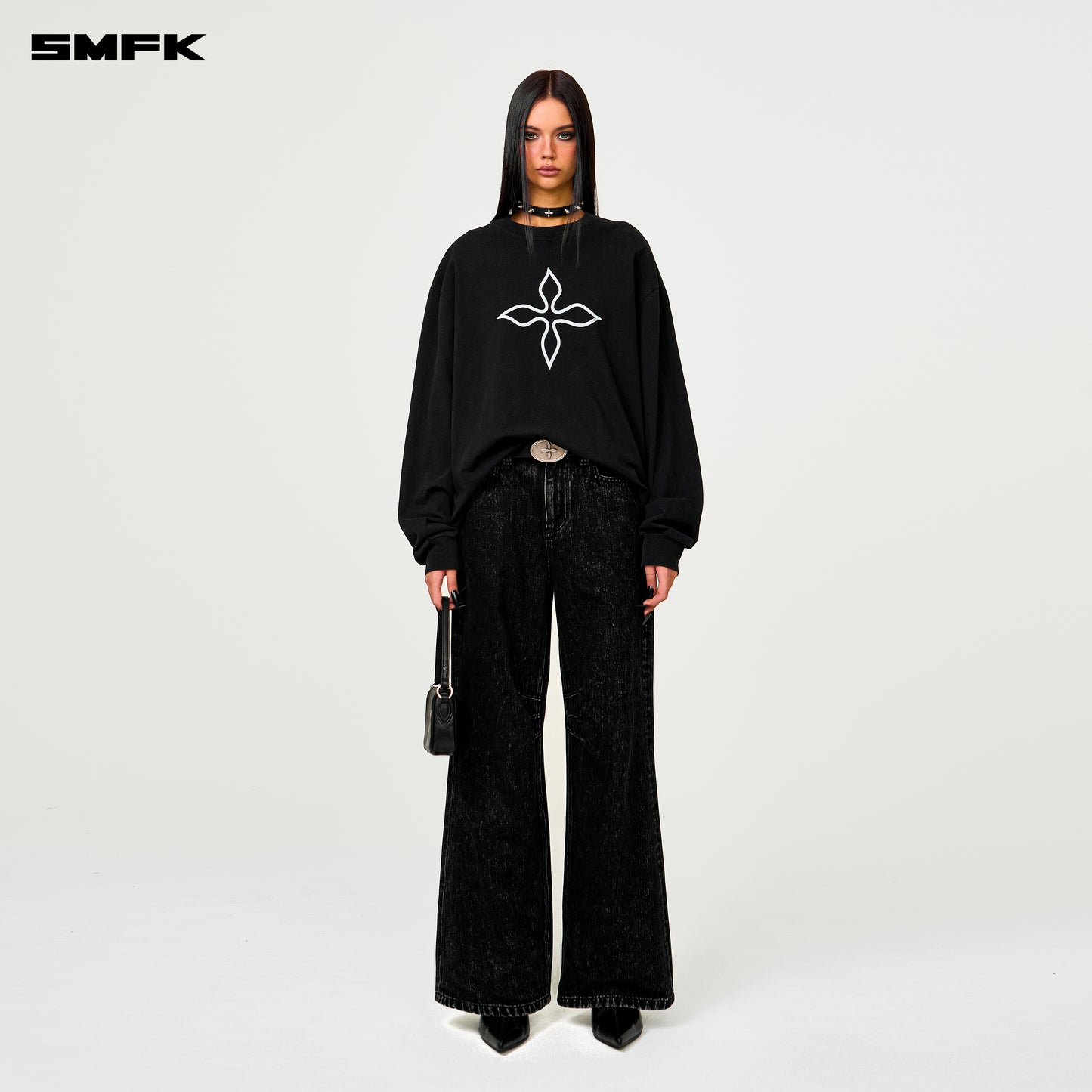 COMPASS Black Magnolia Oversized Sweatshirt Wilderness Black