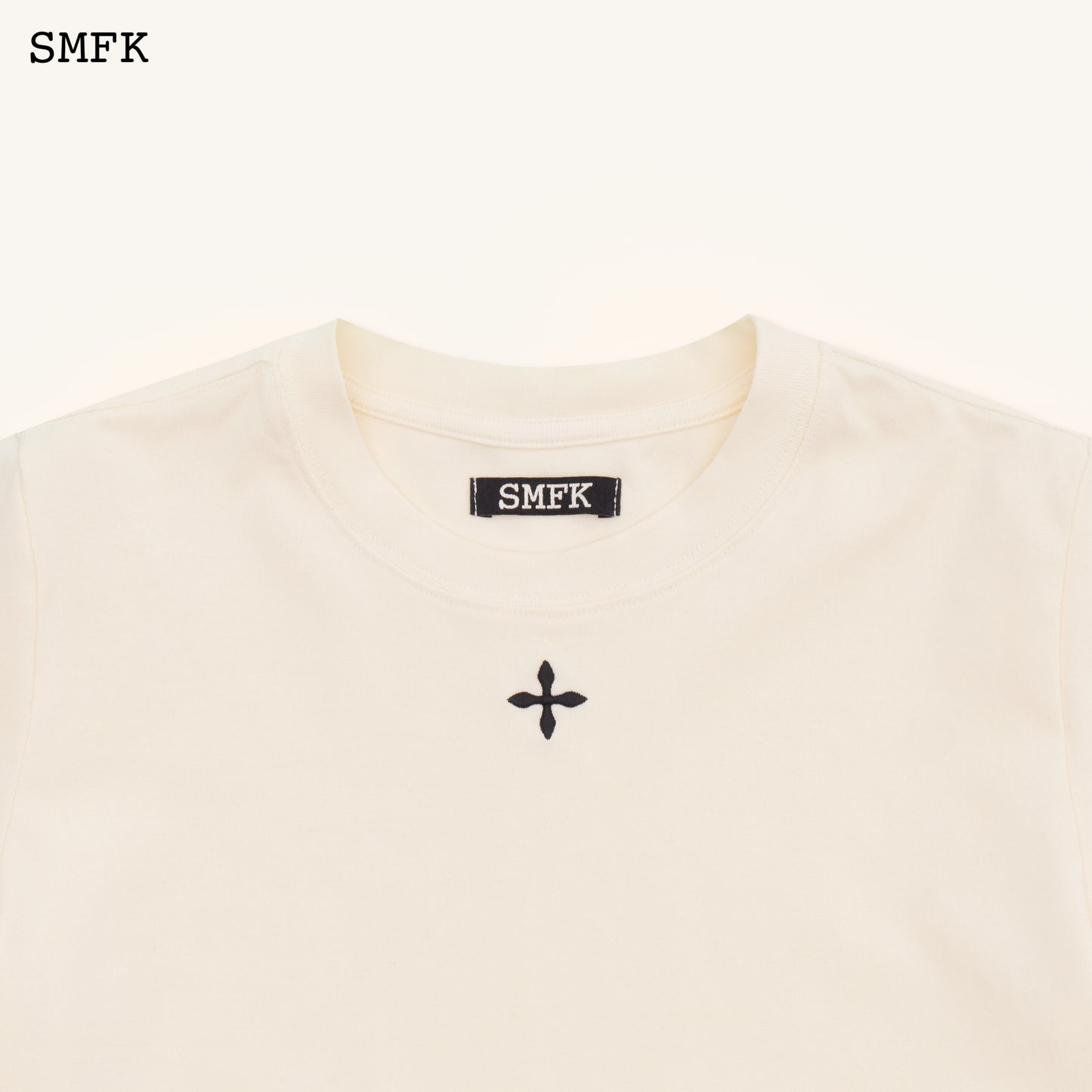 COMPASS HUG Slim-Fit Tee Milky Pearl