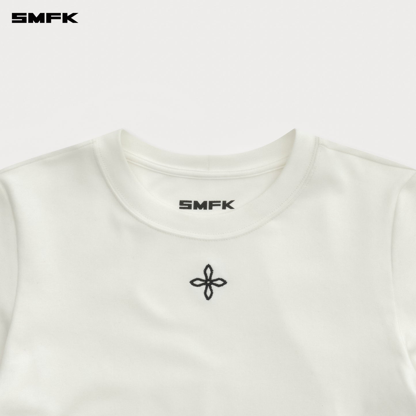 COMPASS Classic Chain Slim-fit Sports Tee Alpine White
