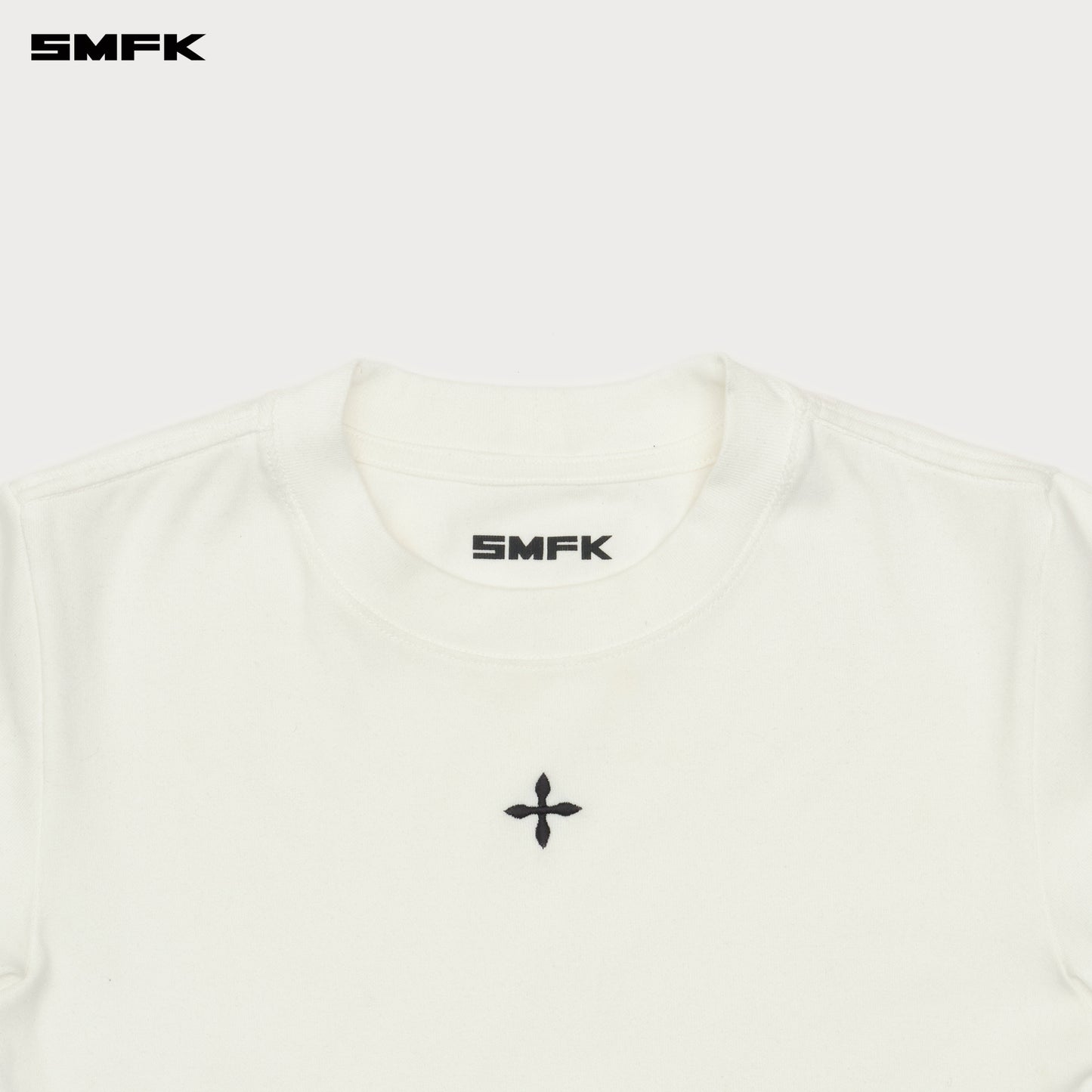 COMPASS Badge Fitted Waist Tee Alpine White