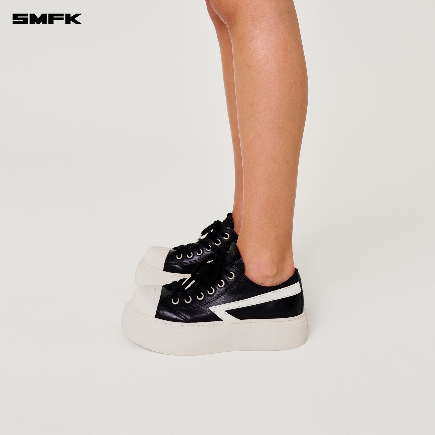 COMPASS METEOR ROVE Leather Sneakers Black & White