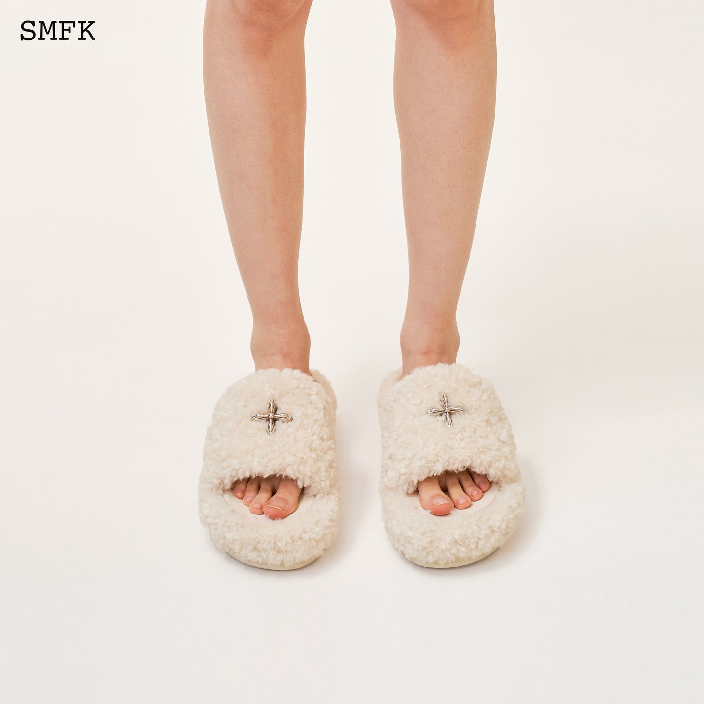 COMPASS WOOLLY White Velvet Furry Sandals Velvet White