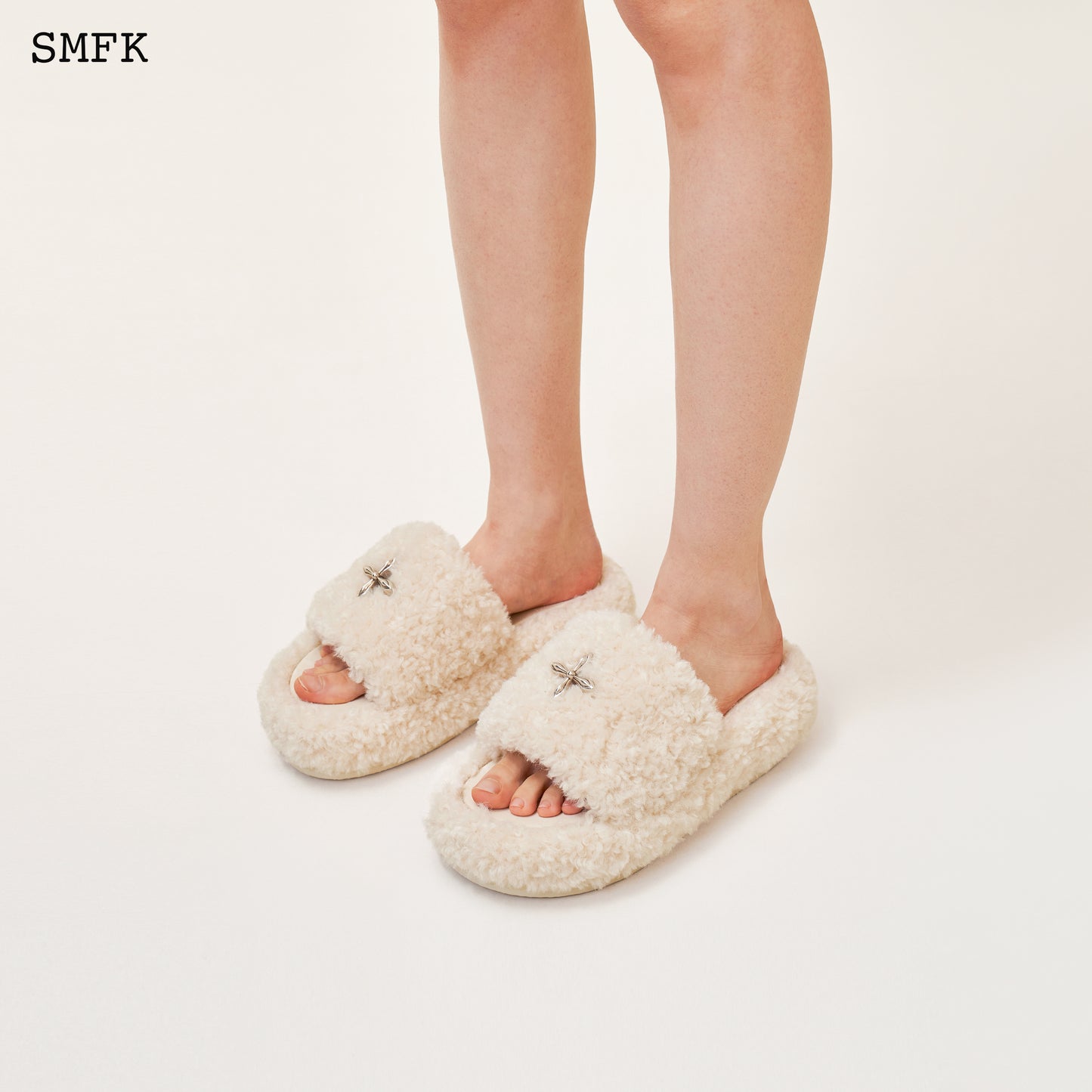 COMPASS WOOLLY White Velvet Furry Sandals Velvet White