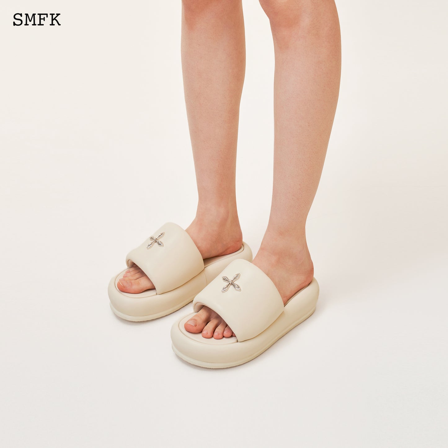COMPASS CROSS Classic Slipper Milky Pearl