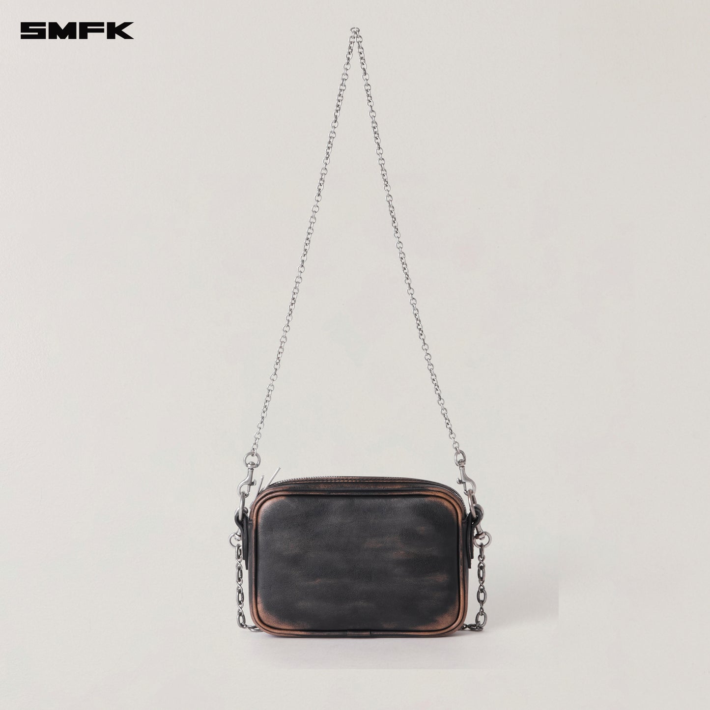 COMPASS BADGE PATINA LEATHER CHAIN BAG/SMALL Wild Black Patina