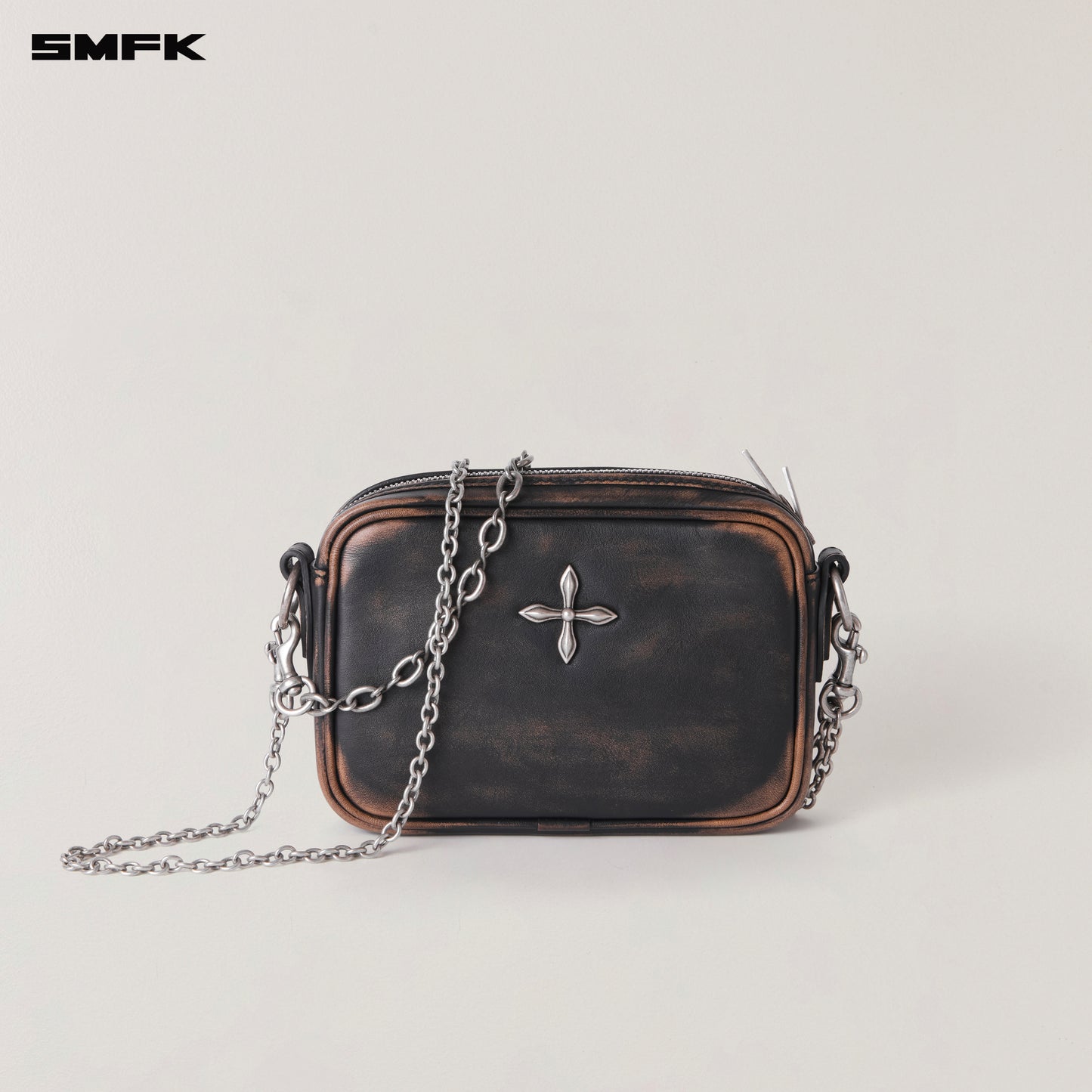 COMPASS BADGE PATINA LEATHER CHAIN BAG/SMALL Wild Black Patina