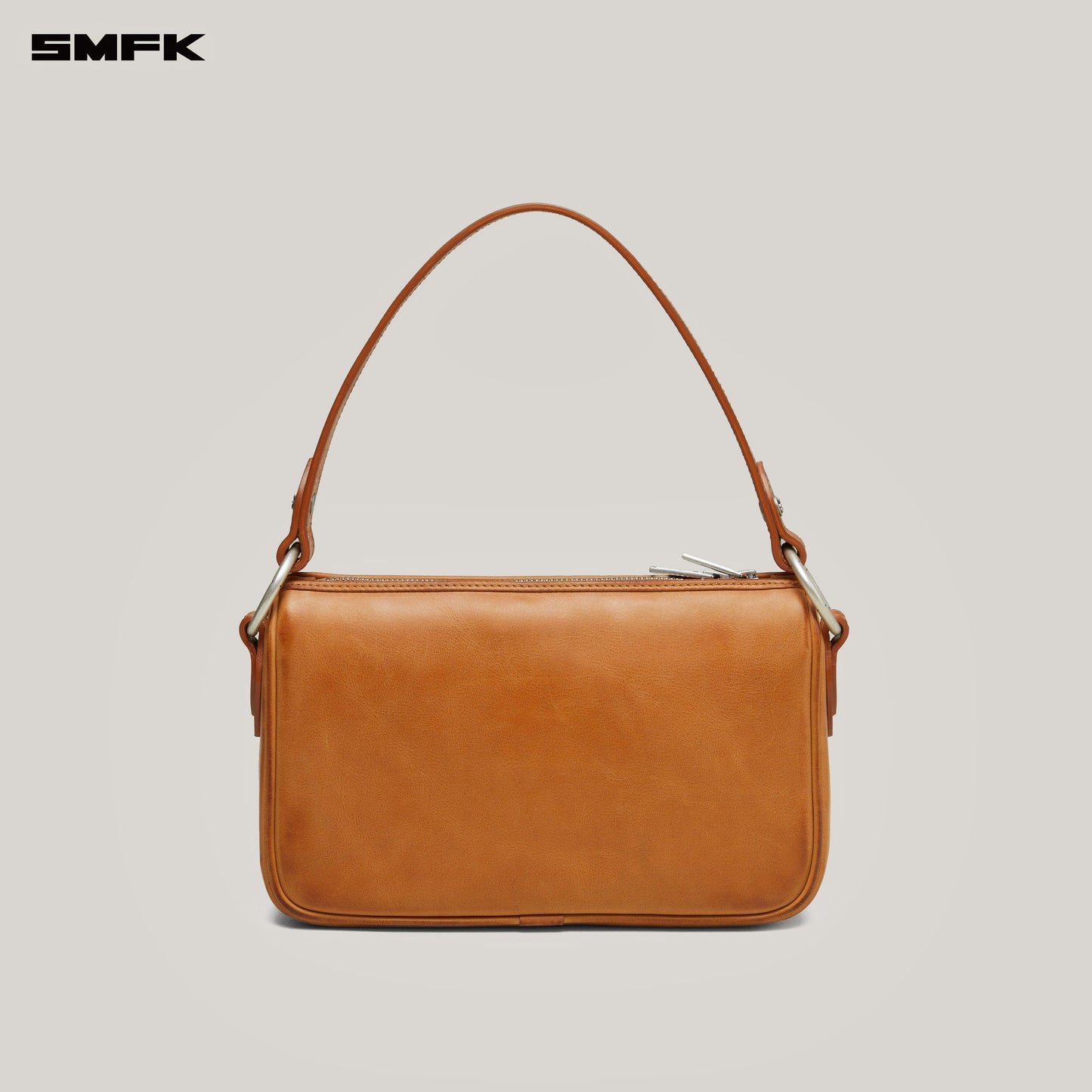 COMPASS BADGE Patina Leather Shoulder Bag Medium Caramel Patina