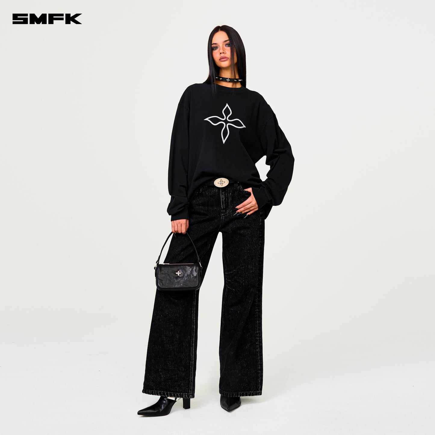 COMPASS Black Magnolia Oversized Sweatshirt Wilderness Black