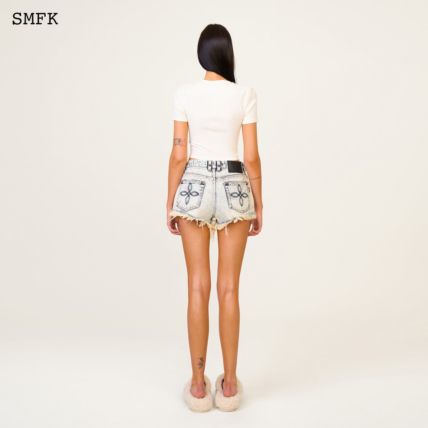COMPASS HUG Slim-Fit Tee Milky Pearl