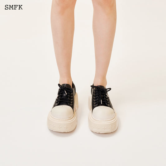 COMPASS RIDER Wilderness Low-Top Boots Monochrome Duo