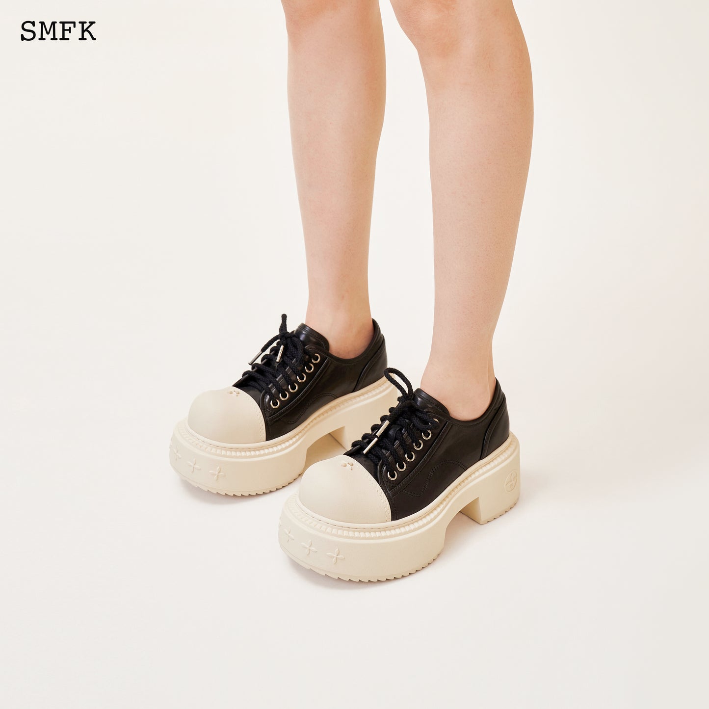 COMPASS RIDER Wilderness Low-Top Boots Monochrome Duo