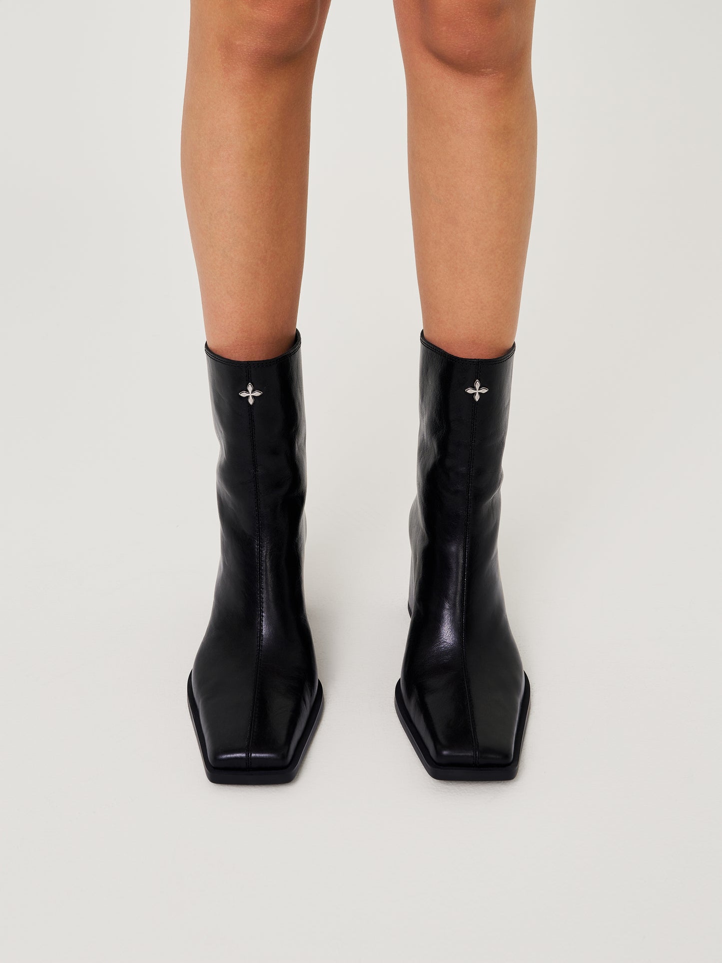 COMPASS STAGE Leather High-heeled Boots Midnight Black
