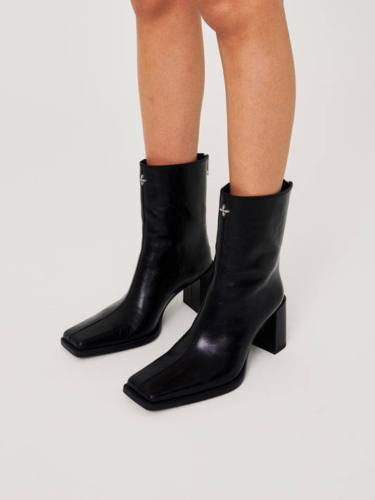 COMPASS STAGE Leather High-heeled Boots Midnight Black