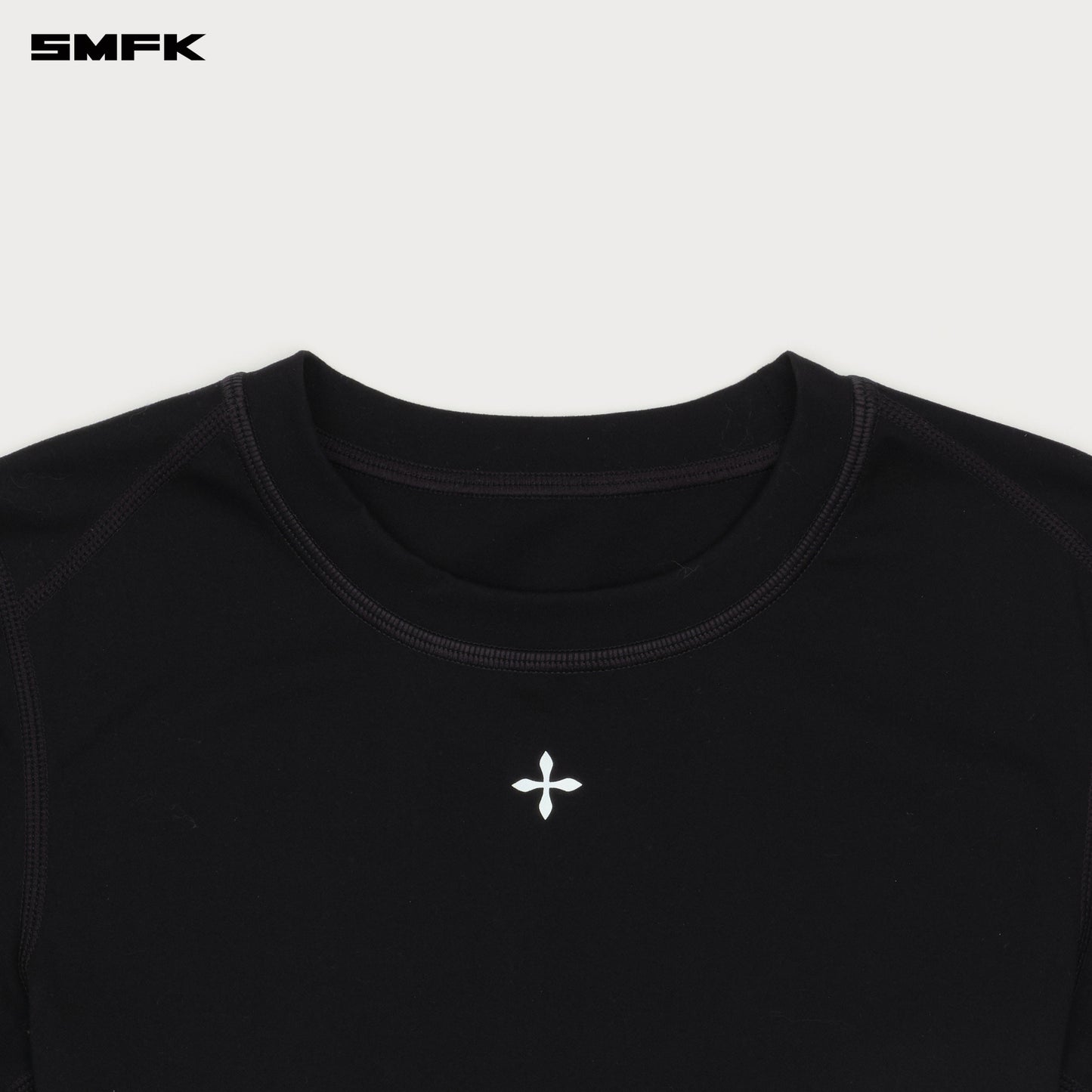 COMPASS WAVE Body-shaping Skin Crop Tee Wilderness Black